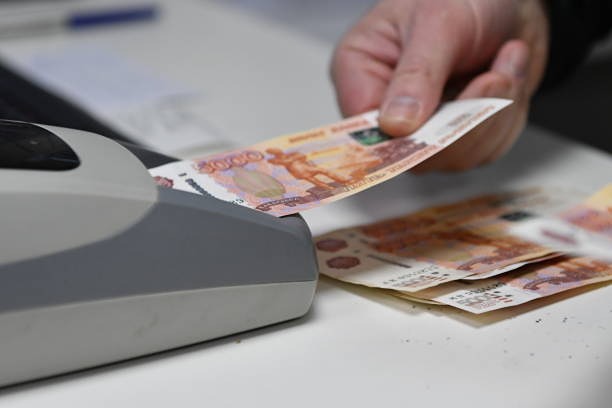 Какие регионы России лидируют по наличному денежному обороту?